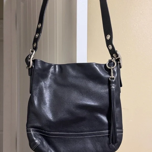 Vintage Coach Legacy 1415 Slim Duffle shoulder Bag in black with white stitching - Picture 13 of 16